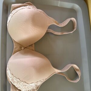 Bali Elegant Cream Lace Bra 40C